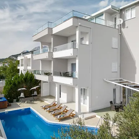 Lujnovic * Makarska