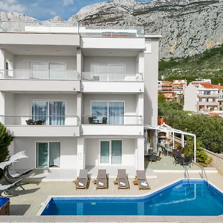 Lujnovic * Makarska