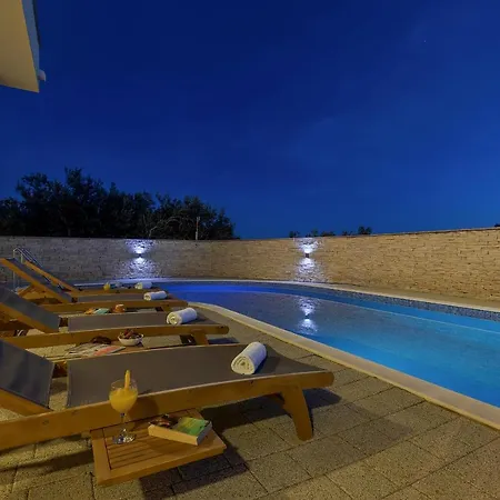 Lujnovic Apartment Makarska