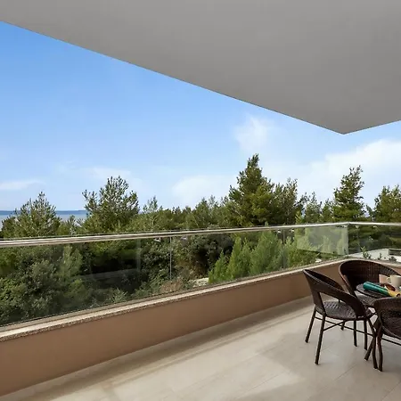Lujnovic * Makarska
