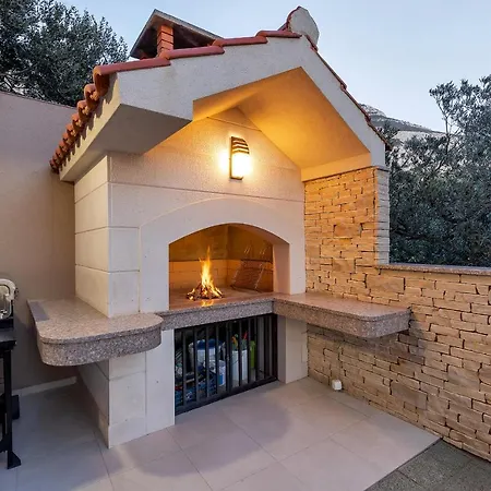 Lujnovic Apartament Makarska