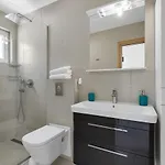 Lujnovic Apartment Makarska