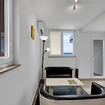 Lujnovic Apartment Makarska
