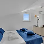 Lujnovic * Makarska
