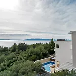 Lujnovic Apartment Makarska