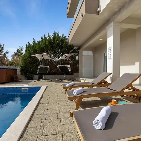 Lujnovic Apartmán *