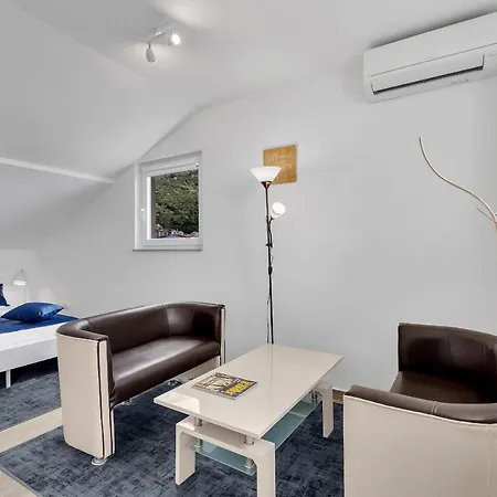 Lujnovic * 马卡尔斯卡