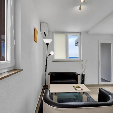 Lujnovic Apartamento Makarska