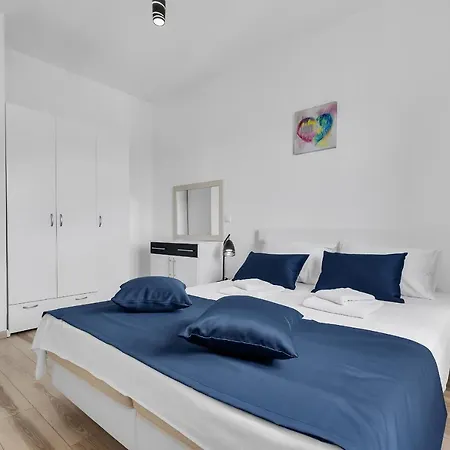 Apartament Lujnovic *