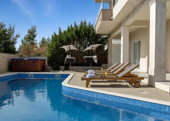 Lujnovic * Μακάρσκα