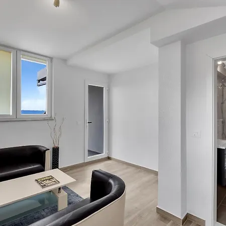 Lujnovic Lägenhet Makarska