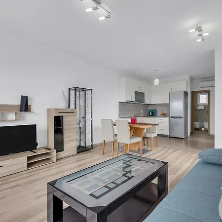 Lujnovic Apartamento Makarska